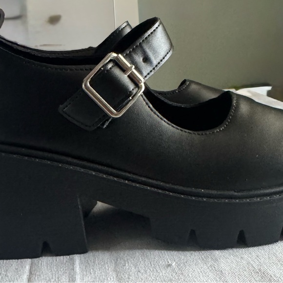 Shoes - Black Mary Jane Platform Shoes